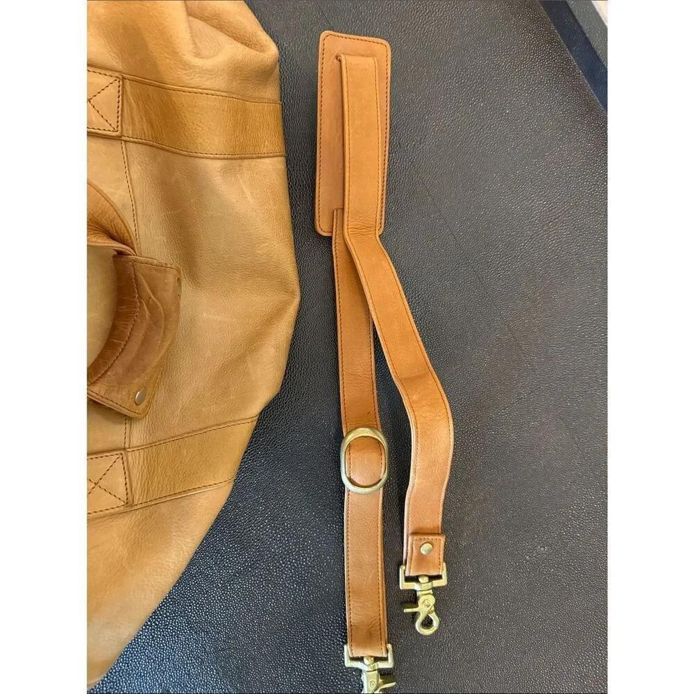 Boulder Ridge Classic Tan Leather Duffel Bag with  Zip Pocket shoulder strap